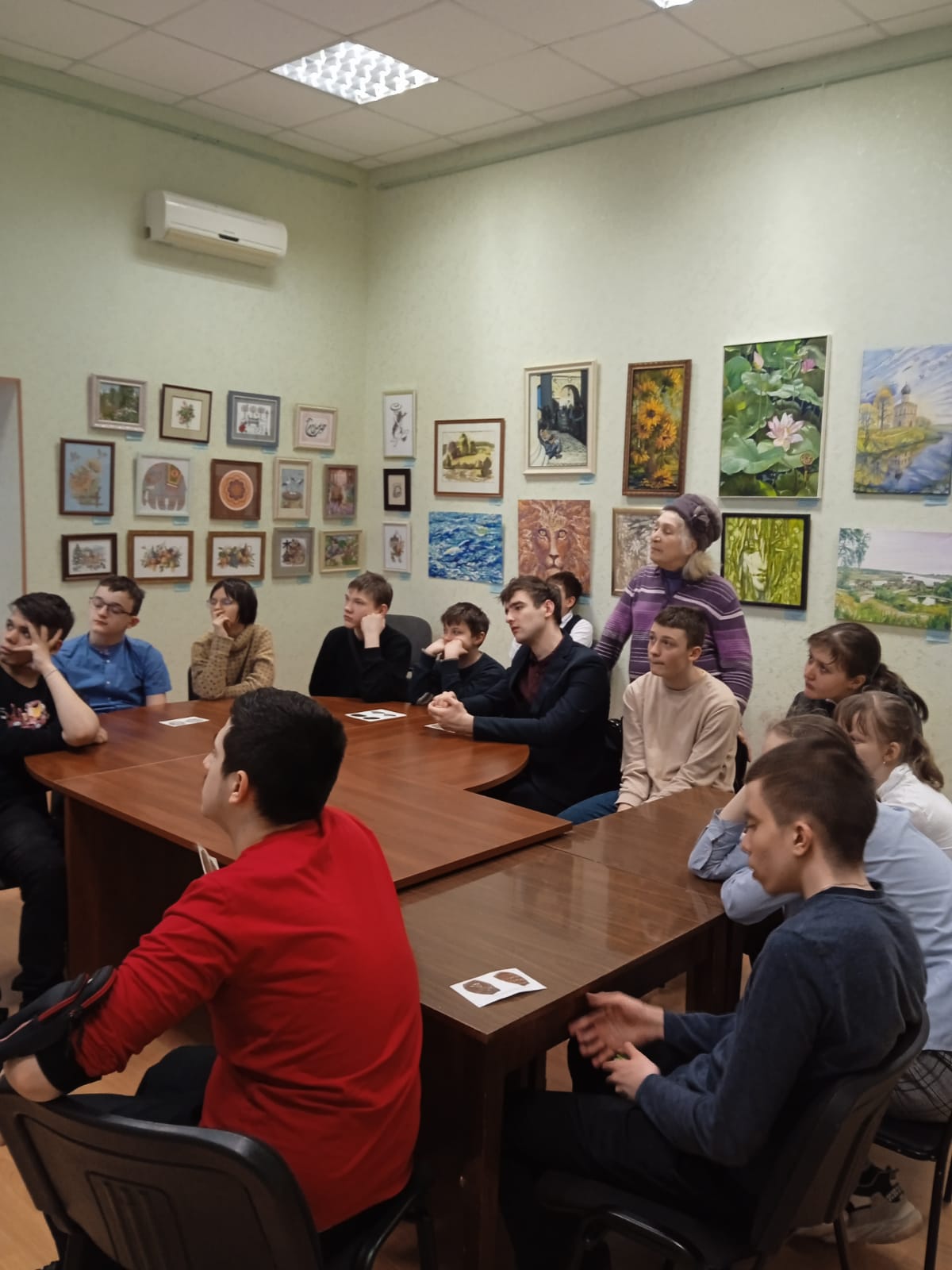 Занятие в Культурно-выставочном центре Высшей школы технологии и энергетики