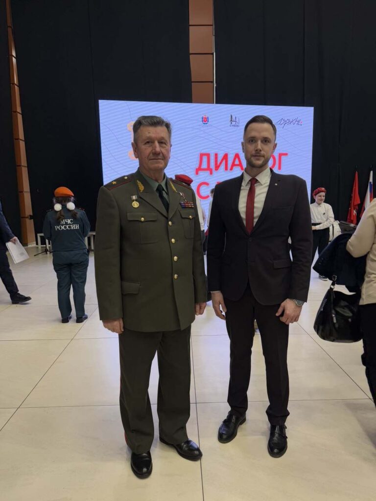 И позывной Струна летит над миром…