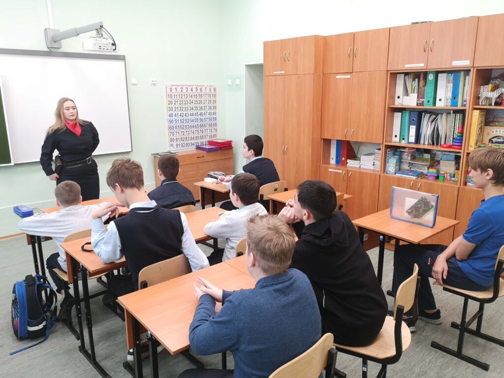 Беседа с инспектором по делам несовершеннолетних